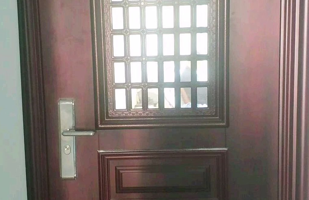 防盜門開孔裝窗不靠譜.png 防盜門開孔裝窗不靠譜.png