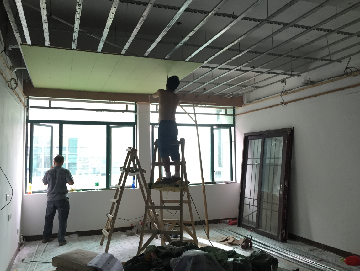 自建房客廳吊頂該如何選擇建筑材料.png 自建房客廳吊頂該如何選擇建筑材料.png